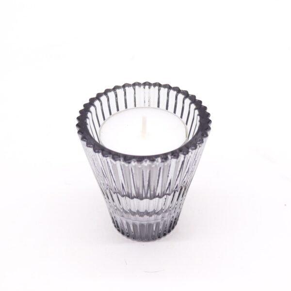 Grå ljushållare i glas för värmeljus