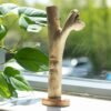 Handgjord träfigur med Green Man-motiv