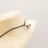 bG9jYWw6Ly9tZWRpYS8xTi9KRC82MFIzMEMxSjY4UktKRDFOL2Q3OTEyZjk3LmpwZw.jpg Halsband med opalitängel och pärldetaljer