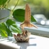 Handgjord kolibri i parasitträ