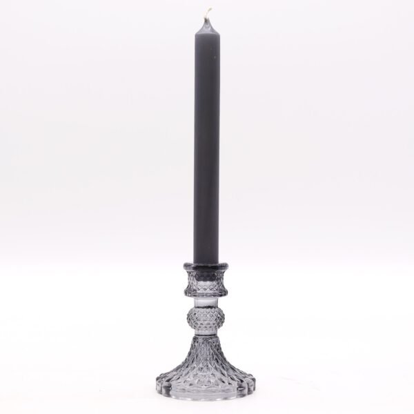bG9jYWw6Ly9tZWRpYS9IRy84RC82MFIzMEMxSDc0UjM4REhHL2Y4MDM1MDAwLmpwZWc.jpg Rökgrå ljusstake i glas med kronljus