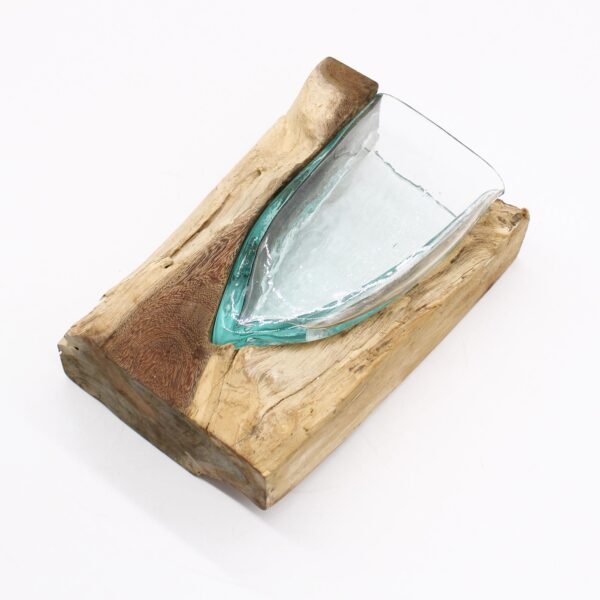 bG9jYWw6Ly9tZWRpYS9IRy9BQy82MFIzMEMxRzZSVjNBQ0hHL2ZkMDBjNjAwLmpwZWc-2.jpg Skulptural glasvas integrerad i naturträ