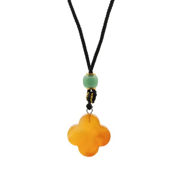 Halsband med röd jade och svart snöre