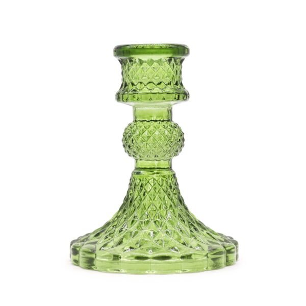 Klassiska ljusstakar i grönt glas