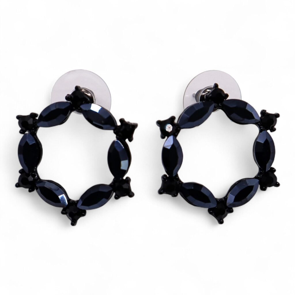 Svarta ringörhängen i glas