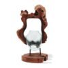 Skulptural glasvas med naturlig träställning