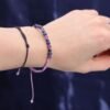 bG9jYWw6Ly9tZWRpYS85Si8yRC82MFIzMEMxRzZXVEsyRDlKL2I5NGFkOWY1LmpwZWc.jpg Kristallarmband för Vattumannen på handled