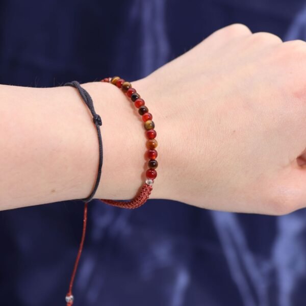 bG9jYWw6Ly9tZWRpYS9TUi8yRC82MFIzMEMxRzZXVEsyRFNSL2QxNGIyZGIwLmpwZWc.jpg Kristallarmband för Lejonet på handled